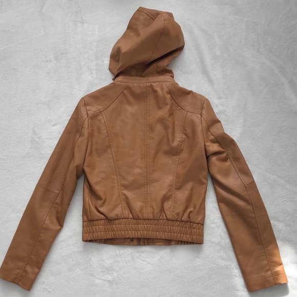 SOLD - Guess Caramel Crop Leather Jacket - Vegan Leather - Picture 4 of 5